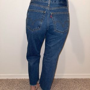 Cropped straight leg vintage Levi’s raw hem